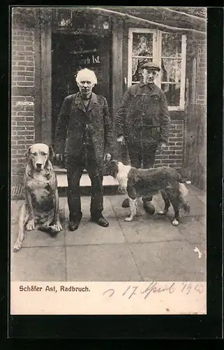AK Radbruch, Schäfer Ast, Zwei Männer mit zwei Hunden