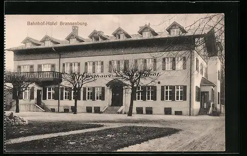 AK Brannenburg, Bahnhof-Hotel mit Vorplatz