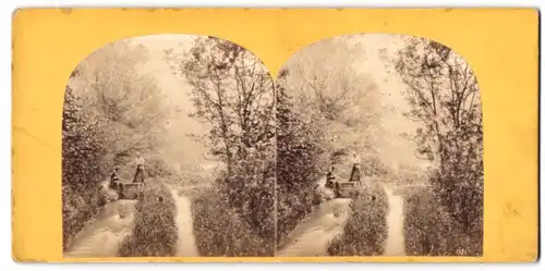 Stereo-Fotografie unbekannter Fotograf, Ansicht Bonsall Hollow / Derbyshire, Männer regulieren den Wasserlauf