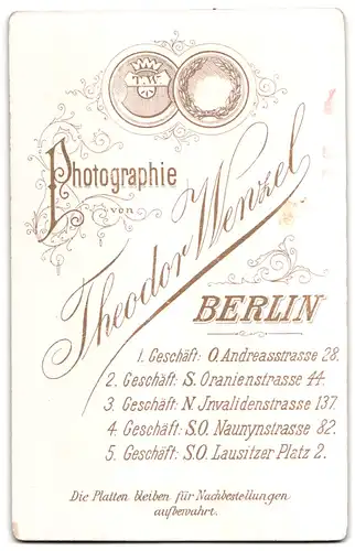 Fotografie Theodor Wenzel, Berlin, Andreasstr. 28, Bürgerliches Paar in hübscher Kleidung