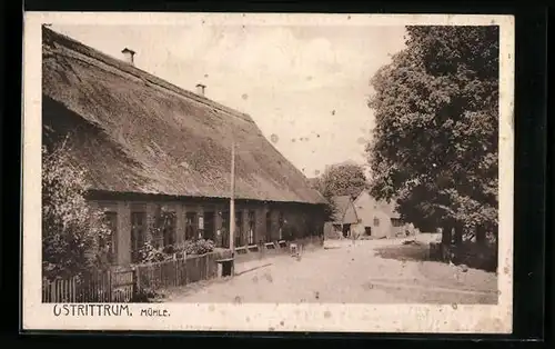 AK Ostrittrum, Strassenpartie mit Mühle