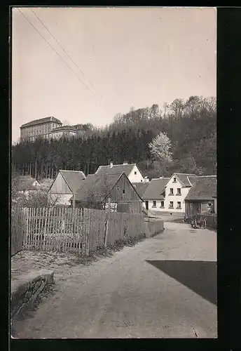 Foto-AK Dürnstein, Strassenpartie im Sonnenschein