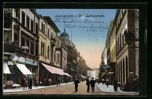 AK Ludwigshafen /Rh., Geschäfte und Passanten in der Ludwigstrasse