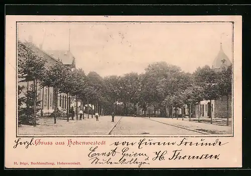 AK Hohenwestedt, Strassenpartie mit Kirche