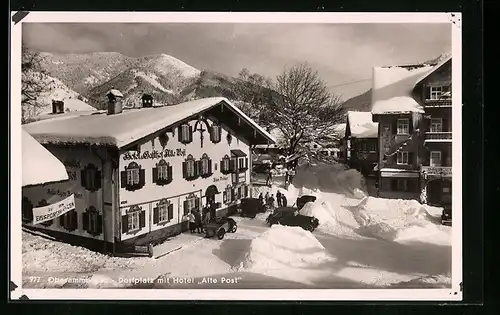 AK Oberammergau, Dorfplatz mit Hotel Alte Post im Schnee