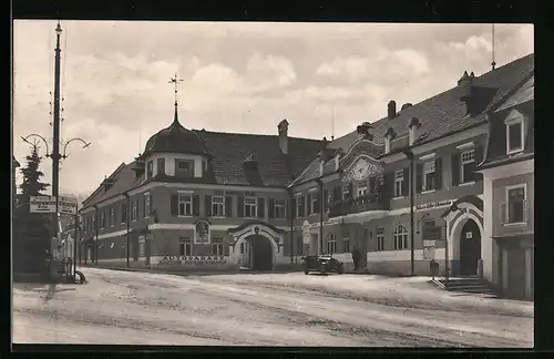 AK Aspang a. W., Hotel Schwarzer Adler, Wegweiser