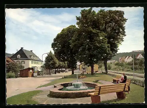 AK Rodalben im Pfälzerwald, Ortspartie mit Brunnen