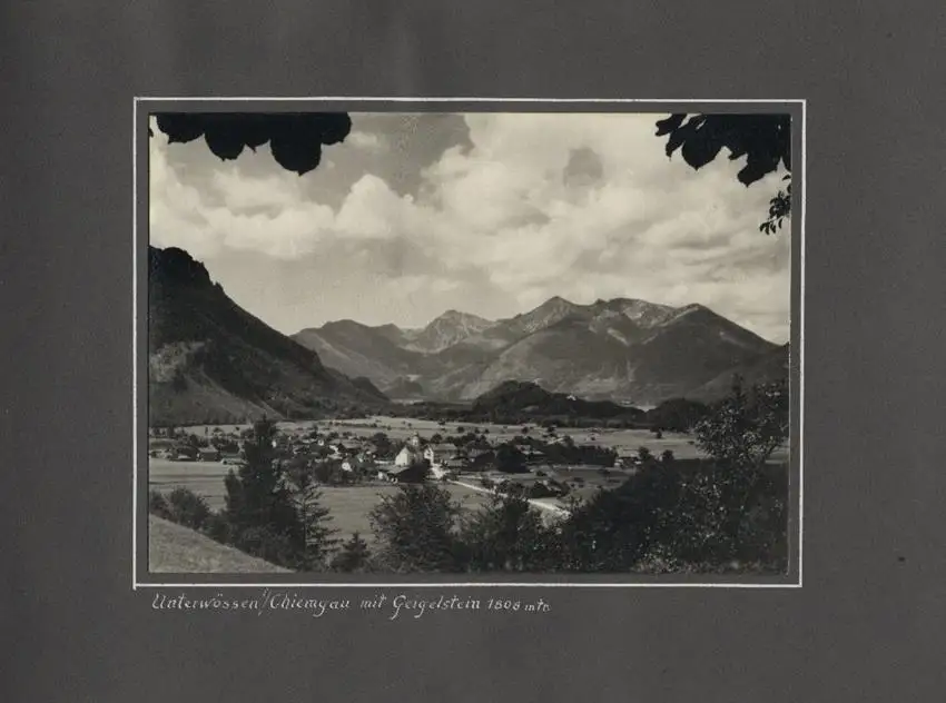 Fotoalbum mit 175 Fotografien, Ansicht Unterwössen, 1939 Mädchen Hildegard im Chiemgau, Landschaften, Mode der zeit 1