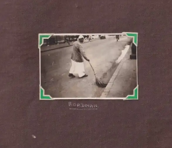 Fotoalbum mit 111 Fotografien ca. 1930, Ansicht Kairo, Handwerk, Markthändler, Sphinx, Metro Cinema, Tracht, Strassenbahn 3