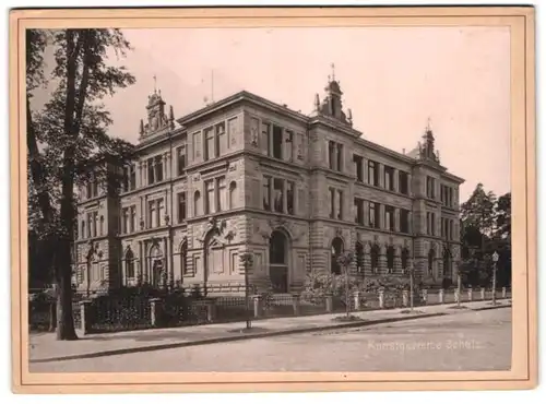 Fotografie unbekannter Fotograf, Ansicht Karlsruhe, Strasse an der Kunstgewerbe Schule