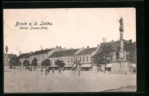 AK Bruck a. d. Leitha, Kaiser Joseph-Platz mit Denkmal