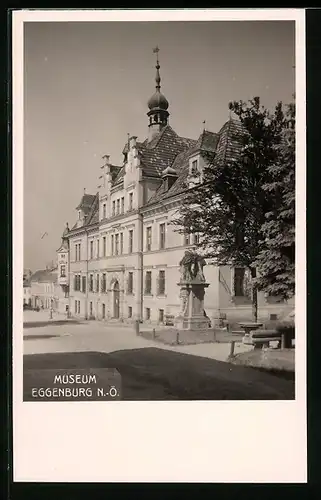 AK Eggenburg, Strassenpartie mit Museum
