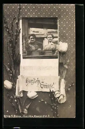 Foto-AK Zwei Frauen am Balkon, Passepartout