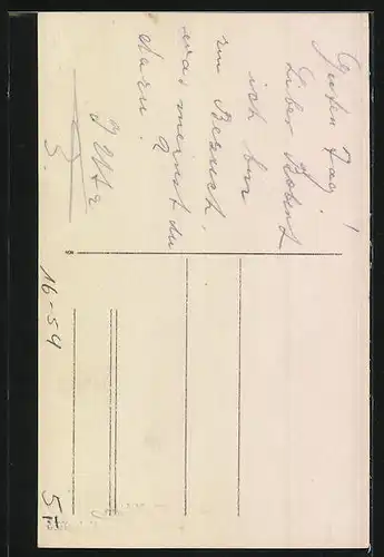 Foto-AK Junger Mann im Anzug in einer Studiokulisse