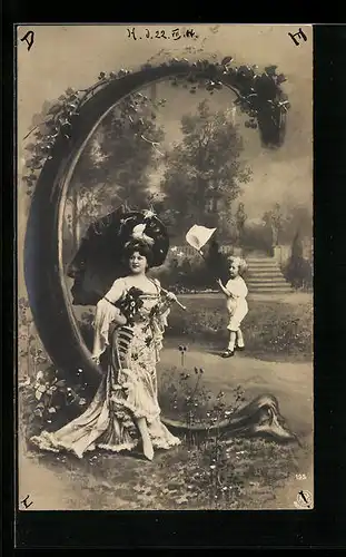 AK Frau mit Schirm und Junge mit Kescher am Buchstaben C