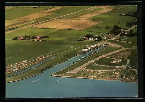 AK Dorumer Tief, Ortspartie mit Gewässer und Dampfern