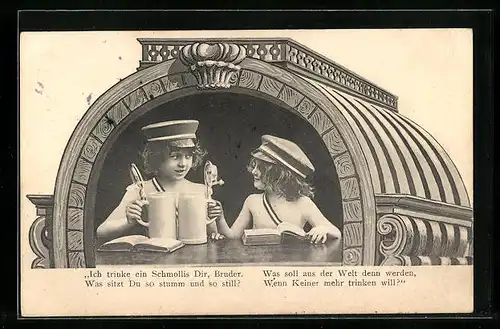 AK Kinder mit Studentenmützen prosten sich zu