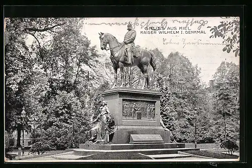 AK Kiel, am Kaiser Wilhelm I. Denkmal
