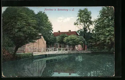 AK Farchau b. Ratzeburg i. L., Gebäudepartie am Ufer