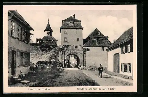 AK Lauffen a. Neckar, Stadttor mit Passanten