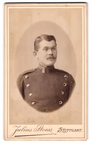 Fotografie Julius Stoess, Stuttgart, Eberhardtstrasse 47, Uniformierter Ulanen-Uffz. im Portrait