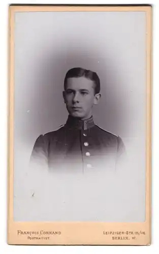 Fotografie Francois Cornand, Berlin, Leipziger-Strasse 115 /116, Junger Garde-Uffz. in Uniform