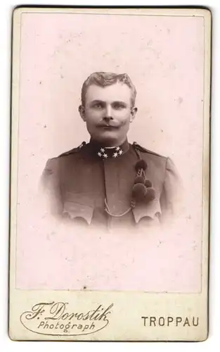 Fotografie F. Dorostik, Troppau, Salzgasse 47, Tschechischer Soldat in Uniform