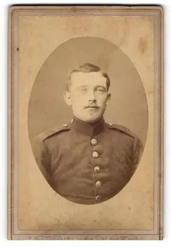 Fotografie C. Ducas, Neu-Breisach, Markt Platz 224, Uniform tragender Soldat