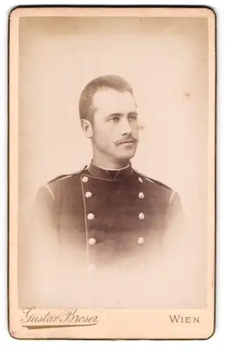 Fotografie Gustav Broser, Wien, Hauptstrasse 23, Österr. Soldat in Uniform