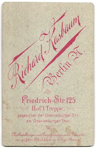Fotografie Richard Kasbaum, Berlin, Friedrich-Str. 125, Ältere Dame im Kleid mit Haube