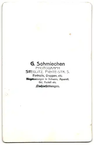 Fotografie G. Schmiechen, Berlin-Steglitz, Fichte-Str. 5, Älteres Paar in hübscher Kleidung