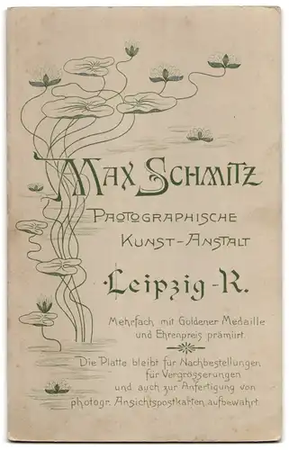 Fotografie Max Schmitz, Leipzig-R., Elegant gekleideter Herr mit Schnauzbart