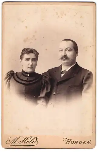 Fotografie M. Held, Horgen, Bürgerliches Paar im Sonntagsstaat