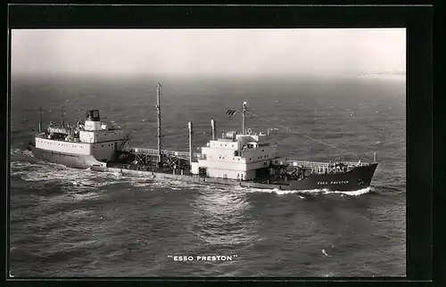 AK Handelsschiff Esso Preston auf See