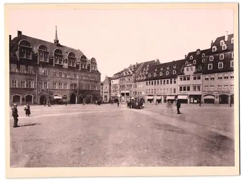 Fotografie Carl Becker, Naumburg, Ansicht Naumburg / Saale, Marktplatz mit Rathaus & Ladengeschäften 1894