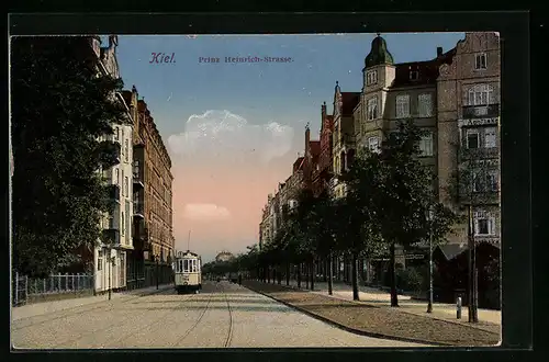 AK Kiel, Prinz Heinrich-Strasse mit Apotheke und Strassenbahn