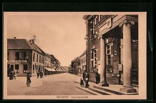 AK Geldern, Issumerstrasse mit Geschäft von H. Burcholz
