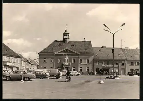AK Ortrand /Kr. Senftenberg, Altmarkt und Rathaus