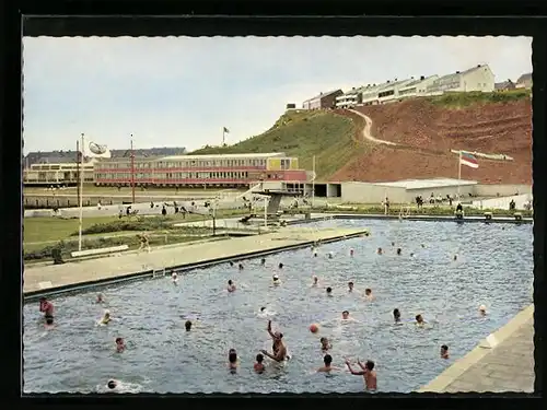AK Helgoland, Schwimmbad mit Badegästen