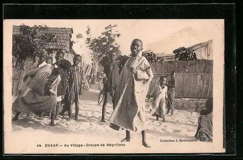 AK Dakar, Au Village, Groupe de Négrillons
