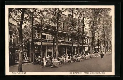 AK Bad Pyrmont, Konditorei und Kaffee Landwehrmann, Hauptallee, mit Strasse und Gästen