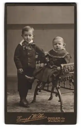 Fotografie Ernst Wilke, Goslar a. H., Breitestr. 98, Zwei Kinder in modischer Kleidung