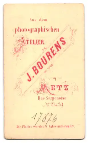 Fotografie J. Bourens, Metz, Rue Serpenoise 27 & 29, Unifomierter Soldat im Portrait