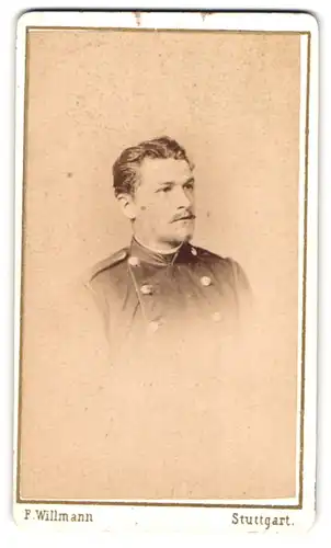 Fotografie F. Willmann, Stuttgart, Marienstrasse 12, Junger Soldat in Uniform
