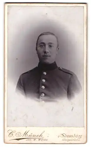 Fotografie C. Münch, Strassburg, Königsbrücke, Uniformierter Soldat im Portrait