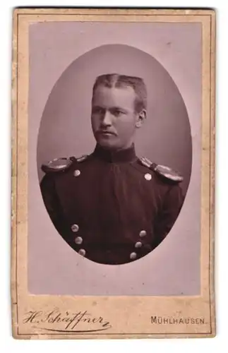 Fotografie H. Schäffner, Mühlhausen /Thür., Portrait eines jungen Soldat mit Epauletten