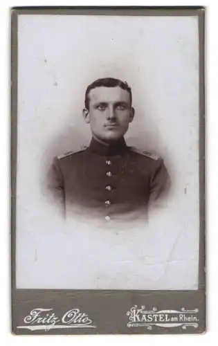 Fotografie Fritz Otto, Kastel am Rhein, Mainzer Strasse 31, Junger Soldat in Uniform, IR 88