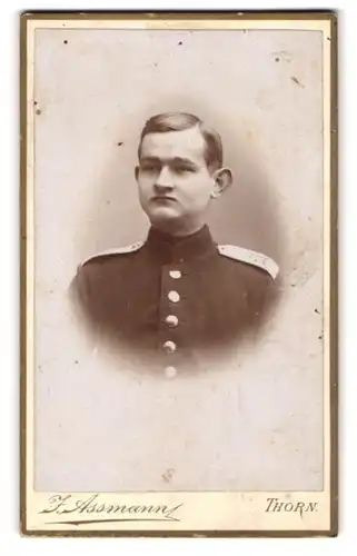 Fotografie J. Assmann, Thorn, Brückenstrasse 15, Junger Soldat in Uniform, IR 61