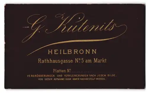 Fotografie G. Kutenitz, Heilbronn, Rathausgasse 5, Anschrift des Fotografen in goldener Schrift