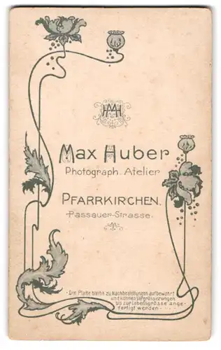 Fotografie Max Huber, Pfarrkirchen, Passauerstr., Blumenranken umgeben die Anschrift des Fotografen